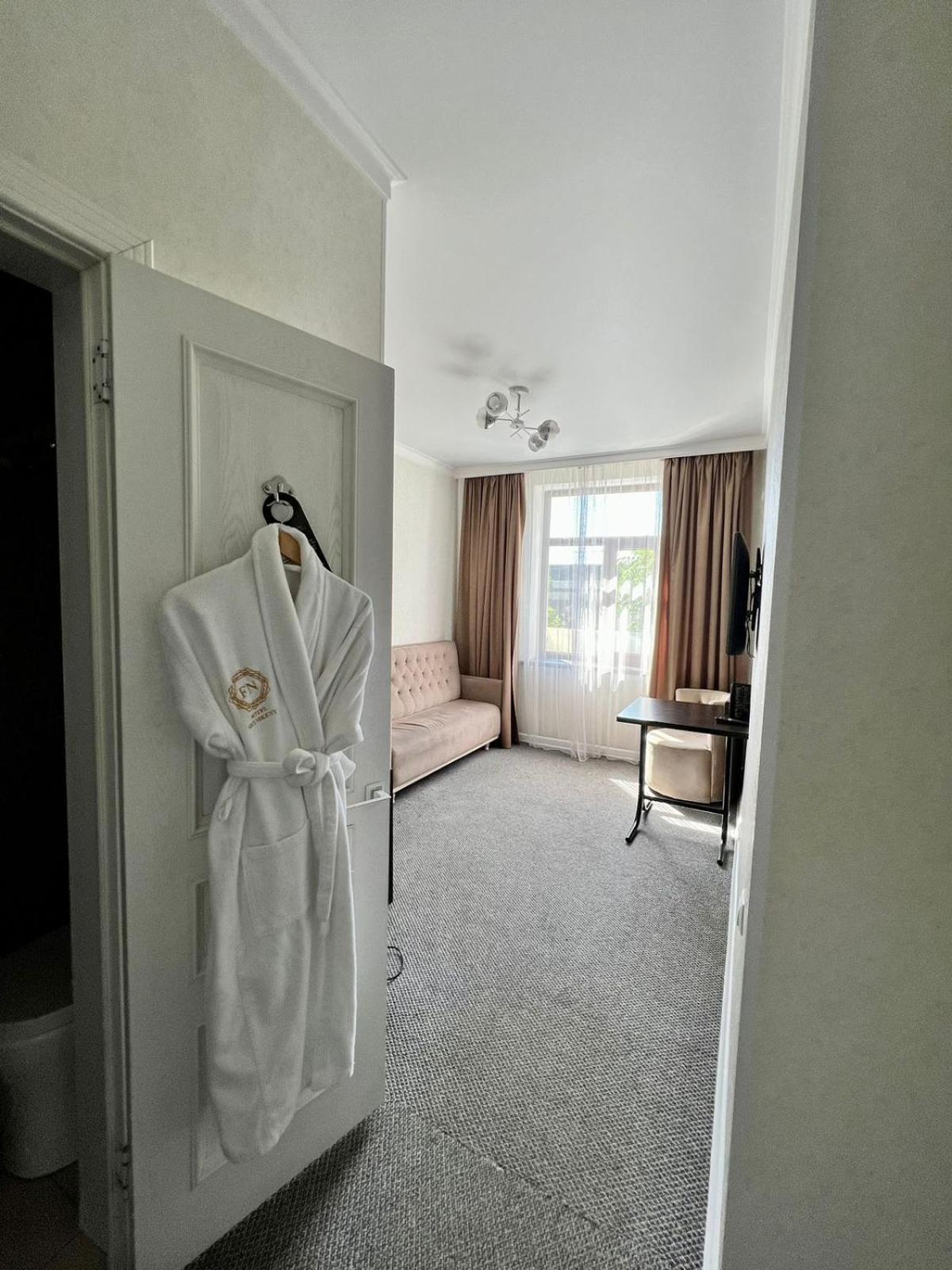 Hotel Fn Chimkent Extérieur photo