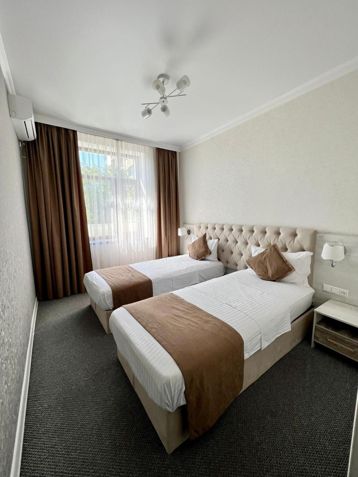 Hotel Fn Chimkent Extérieur photo