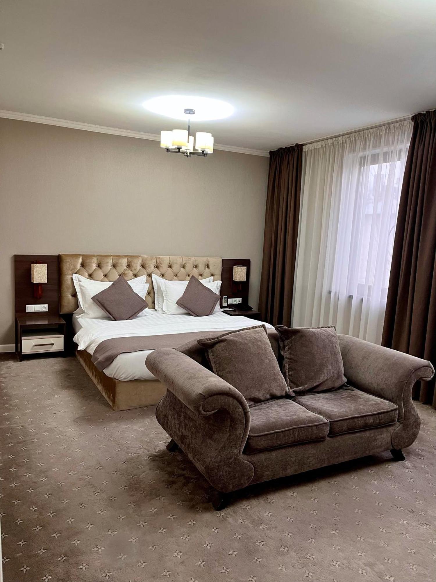 Hotel Fn Chimkent Extérieur photo